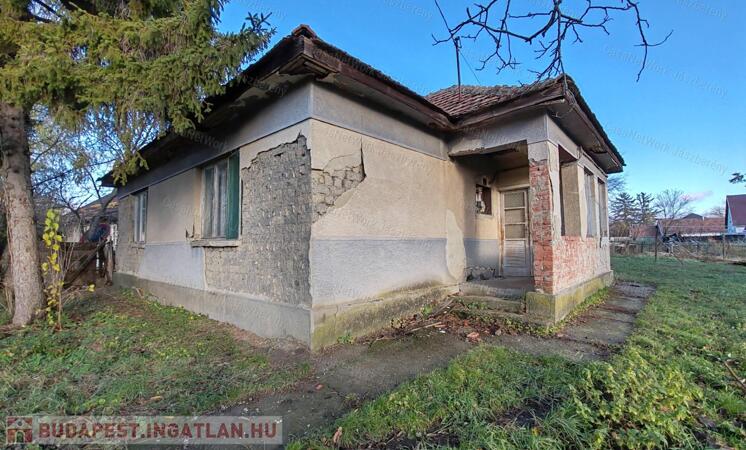 Boconád központjában, békés környezetben családi ház eladó                                 