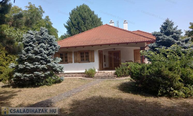 Eladó családi ház Balatonakarattyán                                 