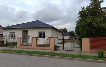 Eladó családi ház