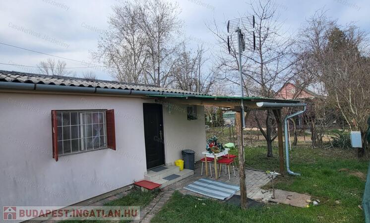 Eladó hétvégi ház Jászapátin                                 