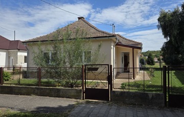 Eladó családi ház