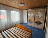 Eladó családi ház Oroszlány ritkán kínált, keresett utcájában!