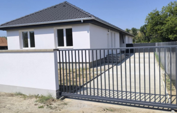 Eladó családi ház