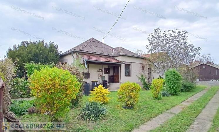 Eladó Martfűn egy 183 m2-es családi ház                                 