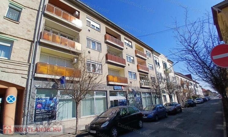 Eladó Cegléd szívében 70 m2 Téglalakás