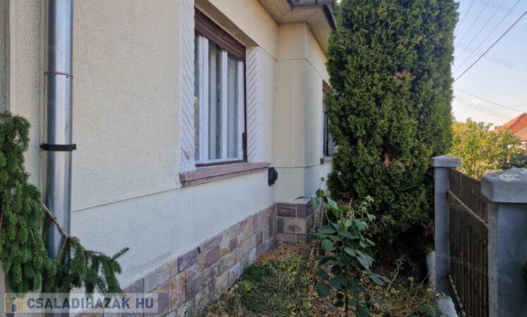 Viszneken jó állapotú 89 nm-es, 3 szobás családi ház eladó!                                 