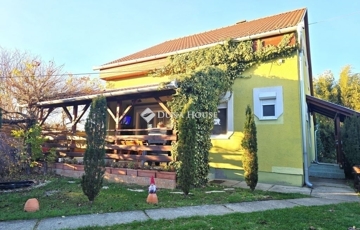 Eladó családi ház