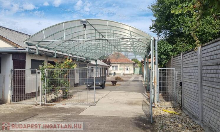 Cegléden, tégla építésű családi ház, szerelőcsarnokkal ELADÓ!                                 