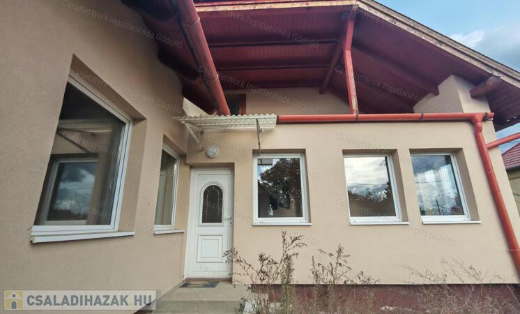 Új külső, megújulásra váró belső!                                 