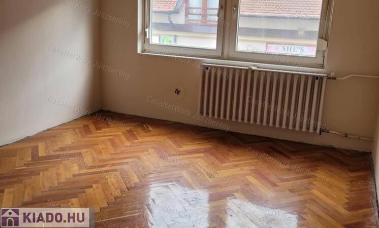 Kiadó 1.emeleti lakás Jászberény központjában                                 