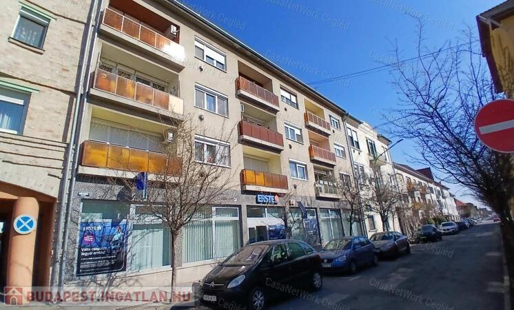 Eladó Cegléd szívében 70 m2 Téglalakás                                 