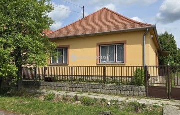 Eladó családi ház