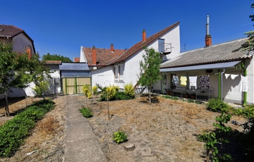 Eladó családi ház