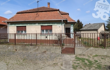 Eladó családi ház