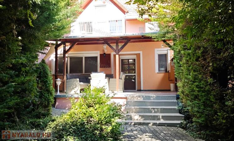 Hangulatos nyaraló eladó Balatonalmádiban központhoz közel                                 