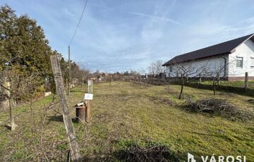 Eladó telek/földterület