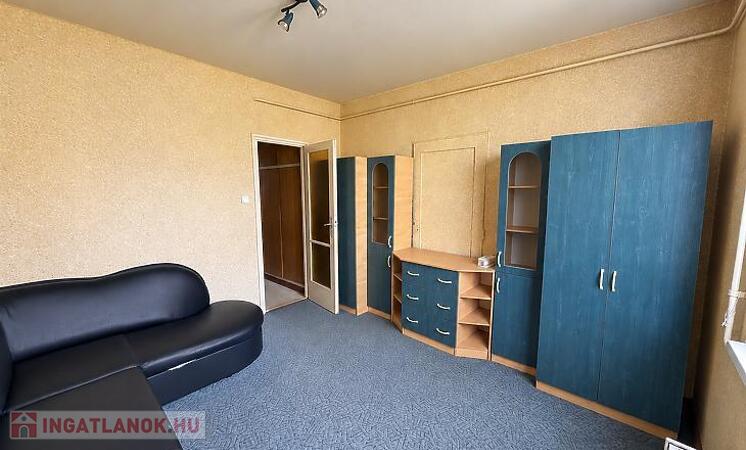 27567