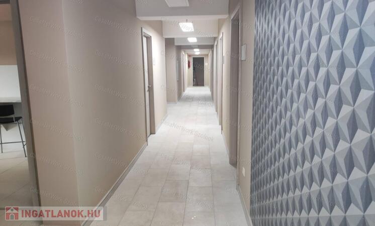 Szolnok belvárosi irodaházban irodák kiadók!