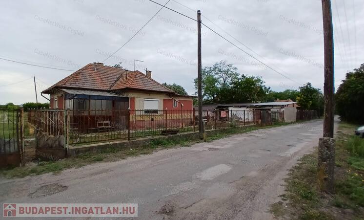 Eladó Ceglédi 69 m2 Családi Ház.                                 