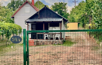 Eladó telek/földterület