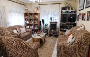 Eladó családi ház