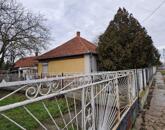 Jásziványban, 92 nm-es, 3 szobás, felújítandó családi ház eladó