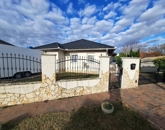 Eladó családi ház Tököl 139 900 000 Ft