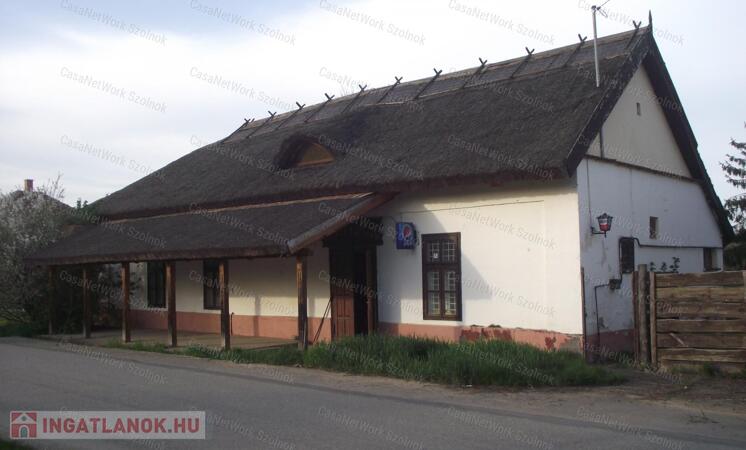 Eladó családi ház Tiszaroff központjában!