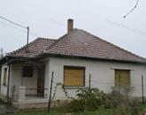 Visznek községben 72 nm-es, felújítás alatt álló családi ház eladó!