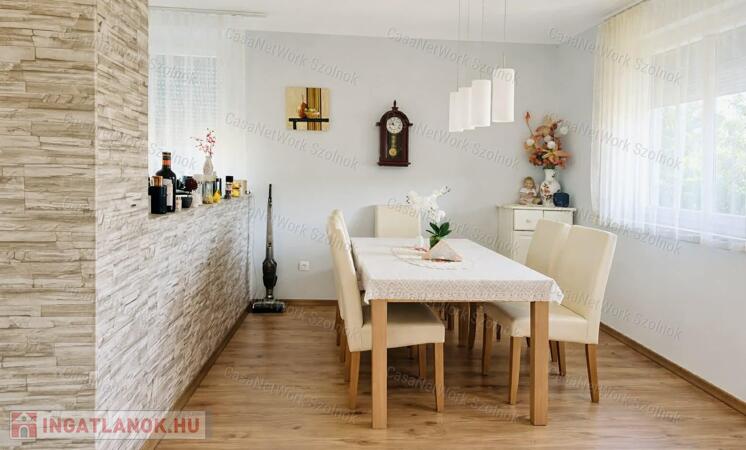 Újszászon eladó családi ház!