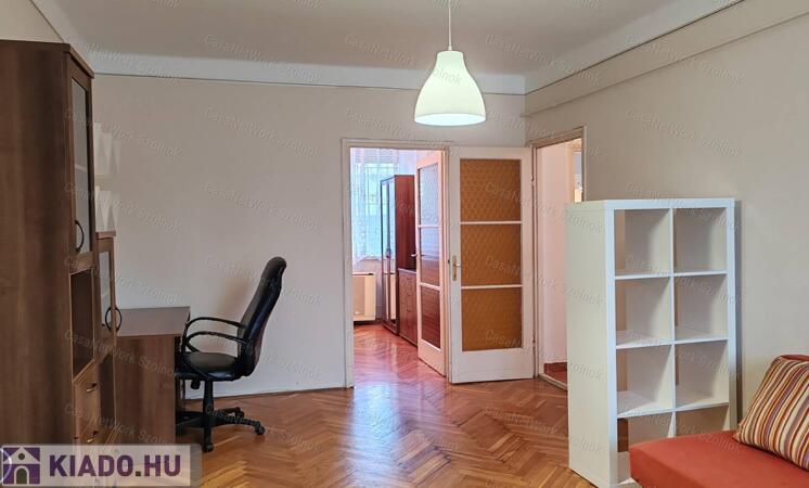 Szolnokon belvárosközeli kétszobás, földszinti lakás kiadó!                                 