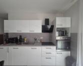 Erkélyes, első emeleti felújított lakás Oroszlányon eladó