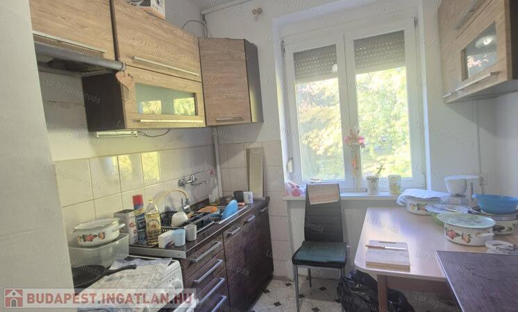 Nagy erkélyes 2 szobás lakás Oroszlányon                                 