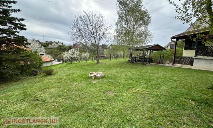 Eladó hangulatos nyaraló Felsőörsön