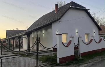 Eladó családi ház