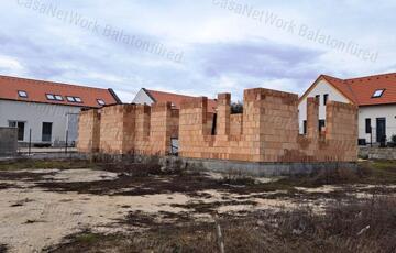 Eladó telek/földterület