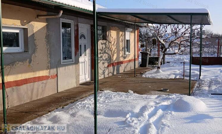Eladó családi ház Tiszaföldváron                                 