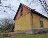 Két utcára nyíló telek két épülettel eladó Cegléden!