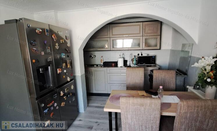 Eladó ház Oroszlány Falu részén – kert, nyugalom, lehetőség!                                 