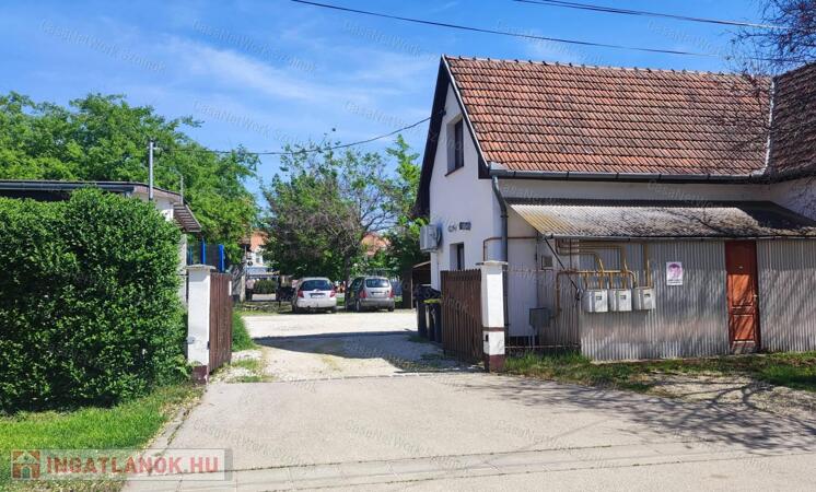 Eladó vendéglátóipari egység, lakóházzal, garázzsal, Szandaszőlősön