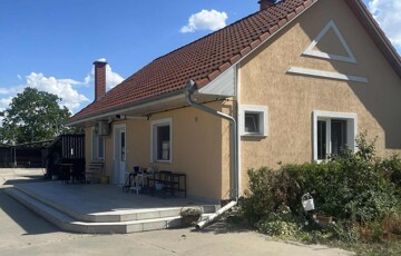 Eladó családi ház