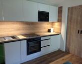 Alsóörsön közvetlen vízparti, felújított horgászház eladó