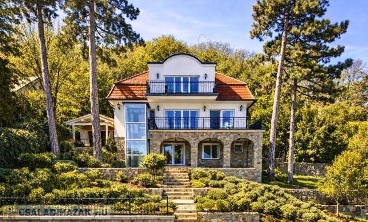 Mediterrán hangulatú, panorámás - eladó EXKLUZÍV VILLA TIHANYBAN                                 