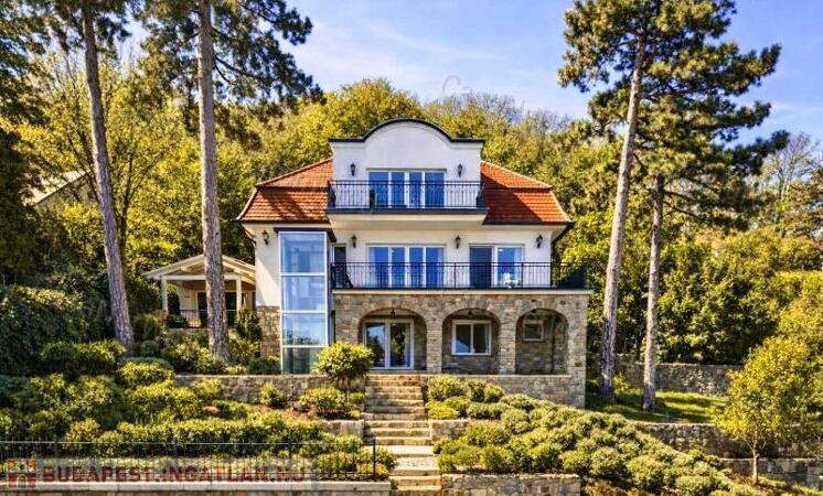 Mediterrán hangulatú, panorámás EXKLUZÍV VILLA TIHANYBAN                                 