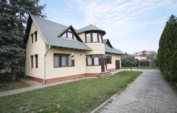 Eladó családi ház