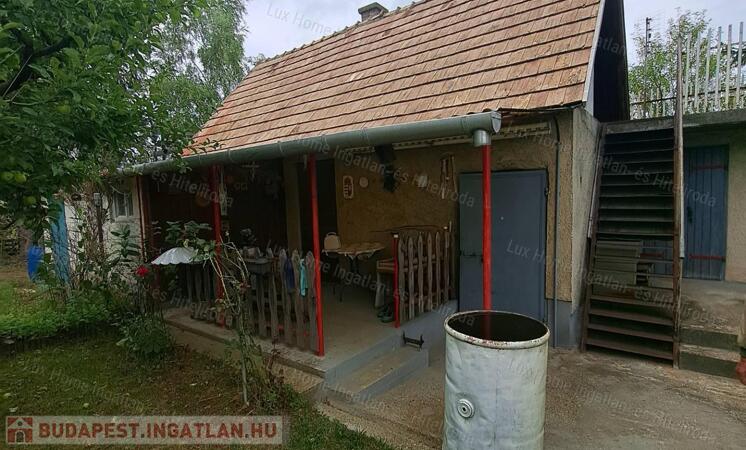 Eladó csendes, panorámás telek házzal és melléképületekkel!                                 