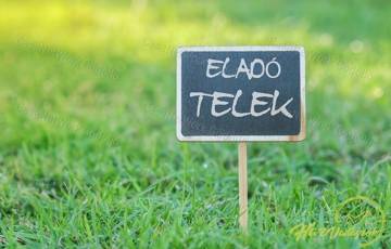 Eladó telek/földterület