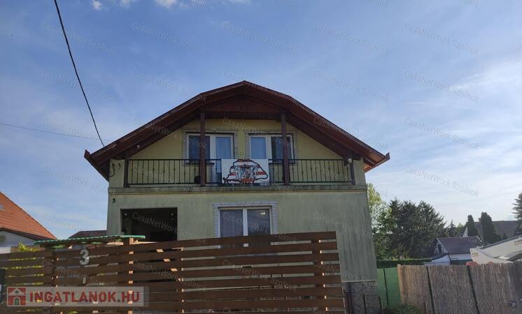 Eladó családi ház, Farmos