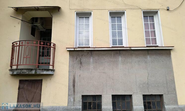 Eladó polgári jellegű  kétszobás lakás Kisújszálláson!                                 