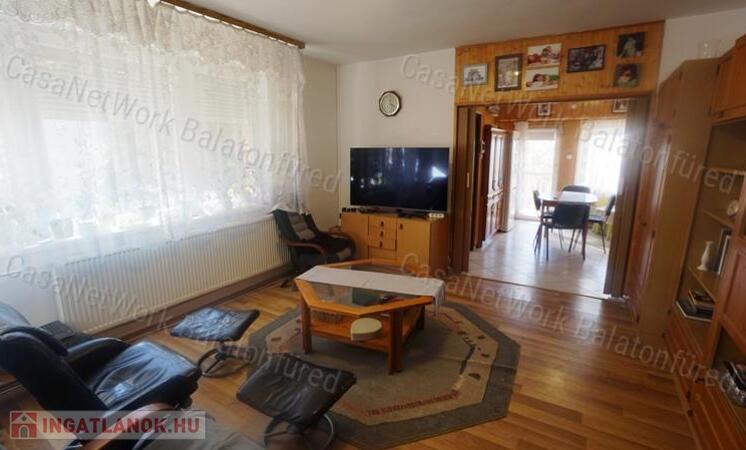 Eladó családi ház Nemesvámoson – Napelem, garázs, kényelmes életstílussal!